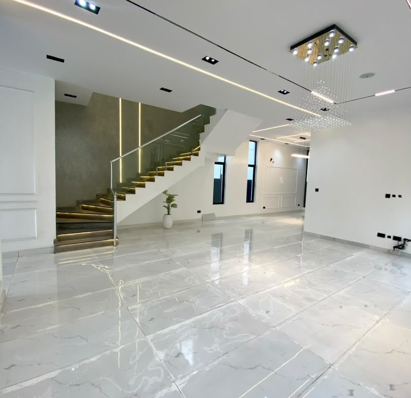 5 BEDROOM FULLY DETACHED DUPLEX WITH S/ POOL, BQ