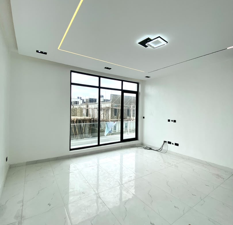 5 BEDROOM FULLY DETACHED DUPLEX WITH S/ POOL, BQ