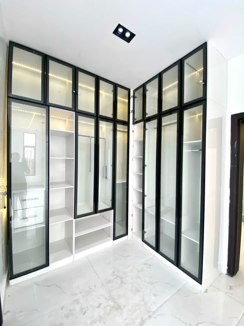 1000214667 5 BEDROOM FULLY DETACHED DUPLEX WITH S/ POOL, BQ
