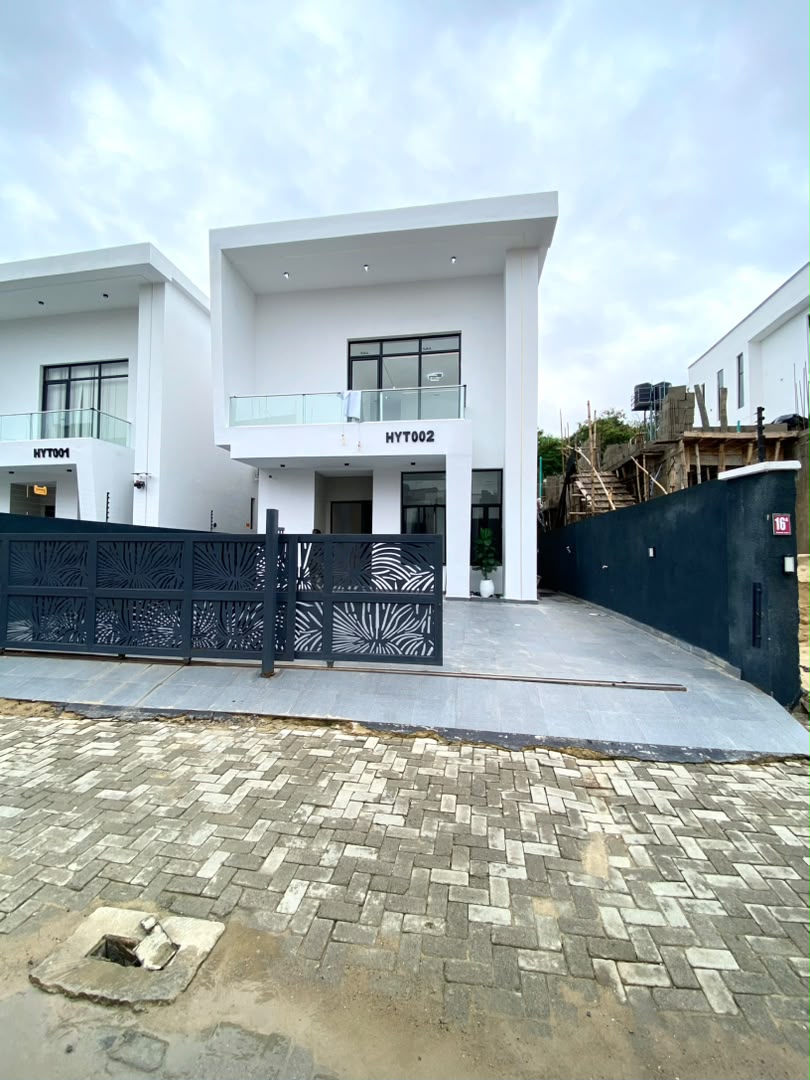 1000214675 5 BEDROOM FULLY DETACHED DUPLEX WITH S/ POOL, BQ