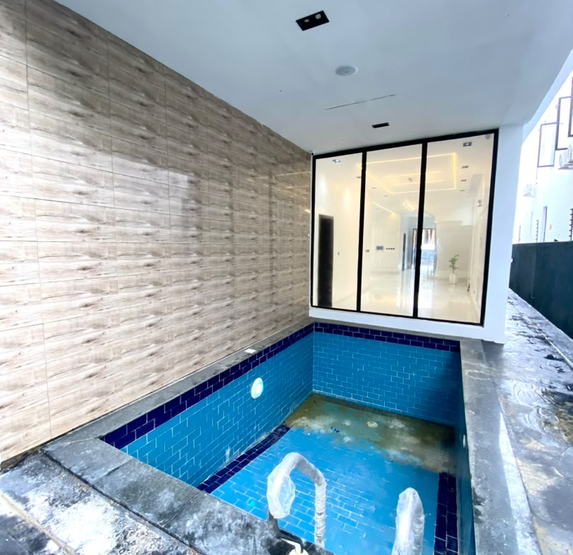 5 BEDROOM FULLY DETACHED DUPLEX WITH S/ POOL, BQ