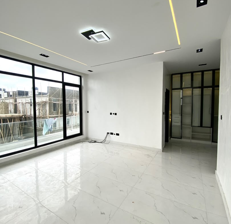 5 BEDROOM FULLY DETACHED DUPLEX WITH S/ POOL, BQ