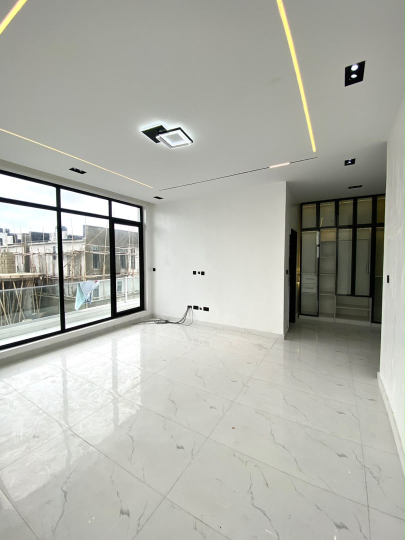 1000214677 5 BEDROOM FULLY DETACHED DUPLEX WITH S/ POOL, BQ