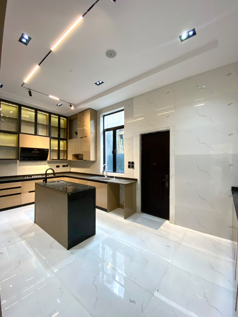 1000214678 5 BEDROOM FULLY DETACHED DUPLEX WITH S/ POOL, BQ