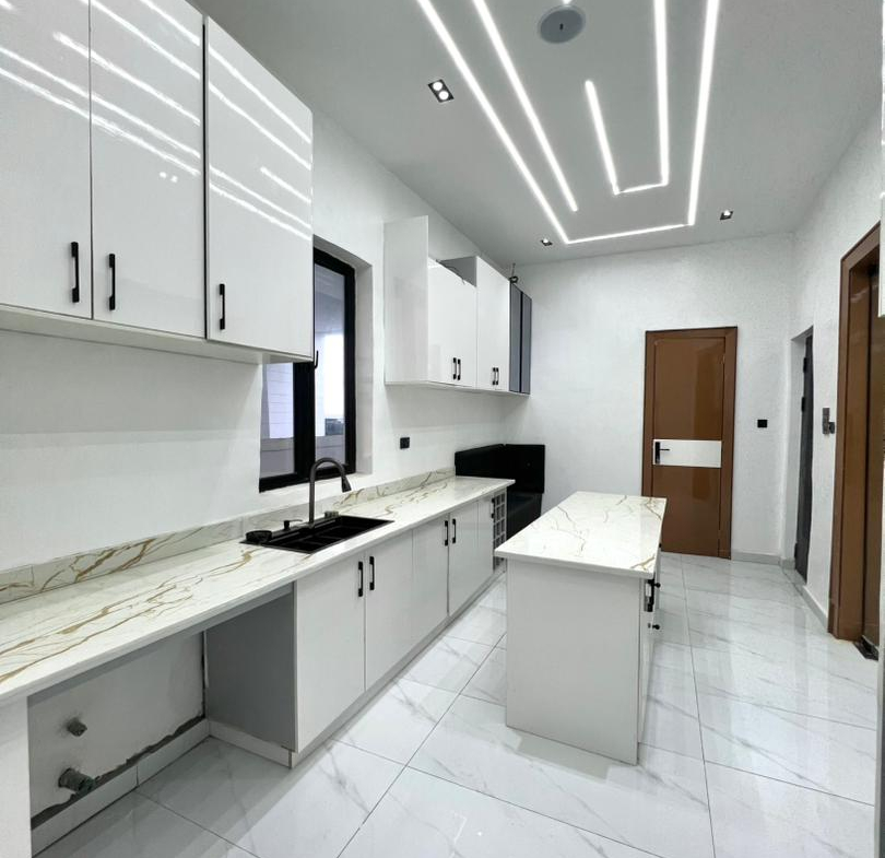 5-Bedroom Detached House + Swimming Pool & BQ