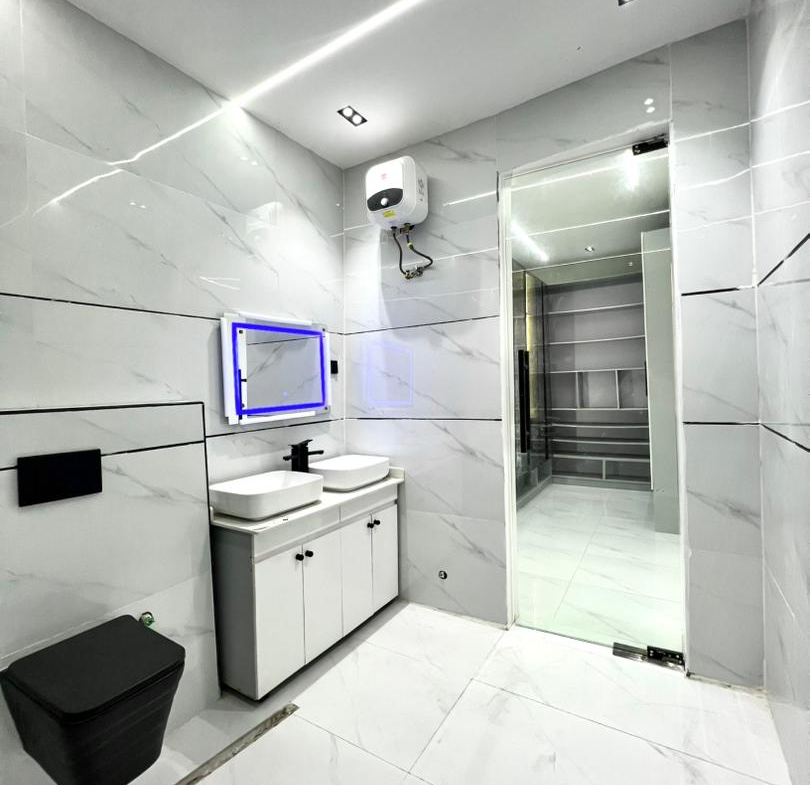 5-Bedroom Detached House + Swimming Pool & BQ