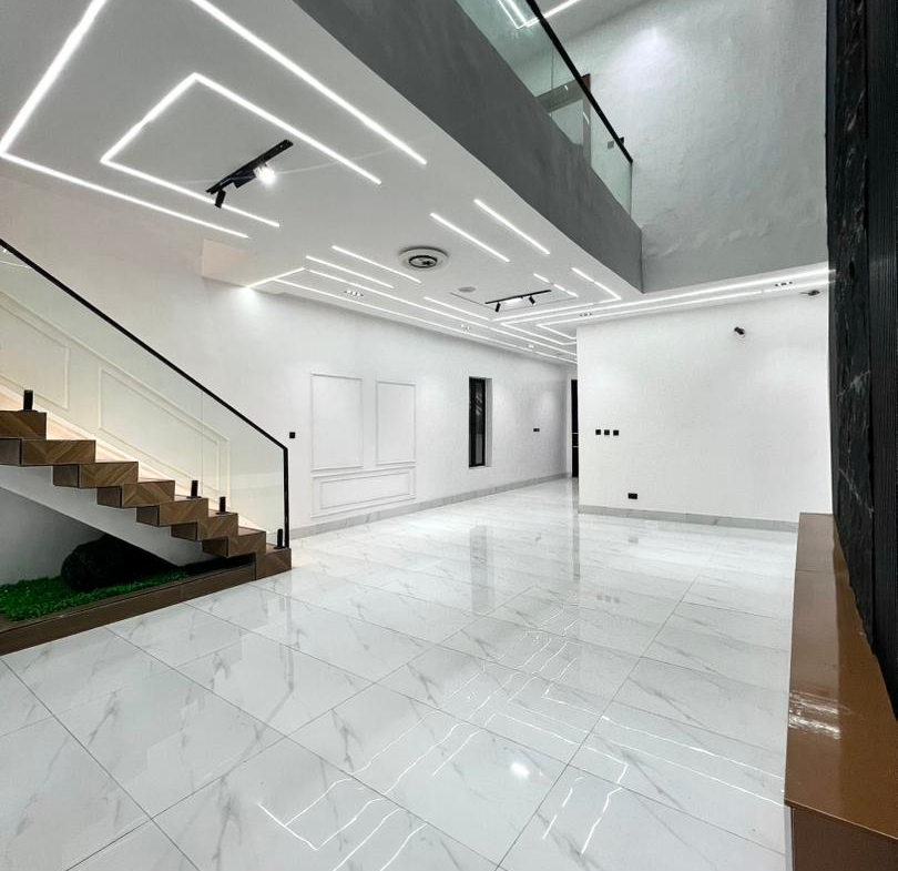 5-Bedroom Detached House + Swimming Pool & BQ