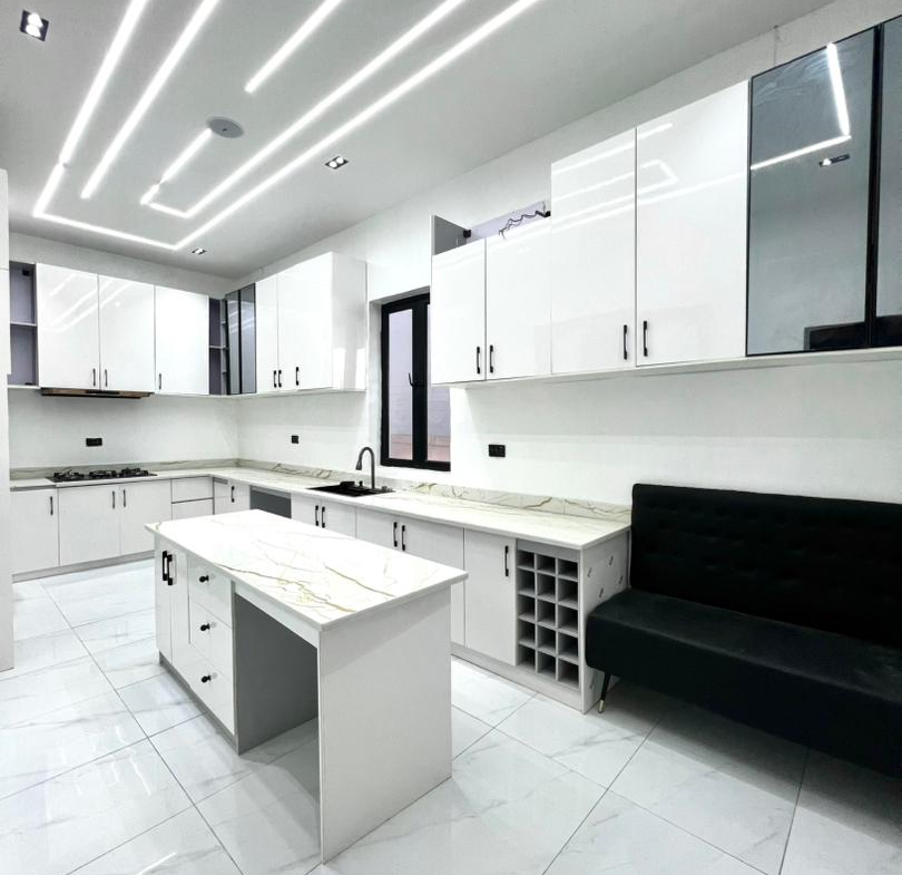 5-Bedroom Detached House + Swimming Pool & BQ