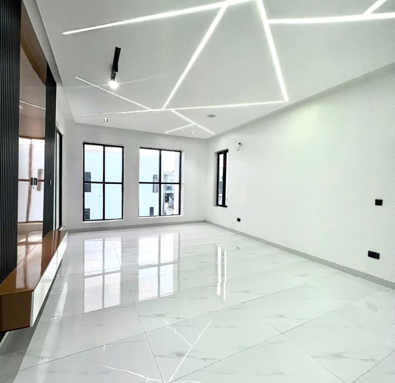 5-Bedroom Detached House + Swimming Pool & BQ