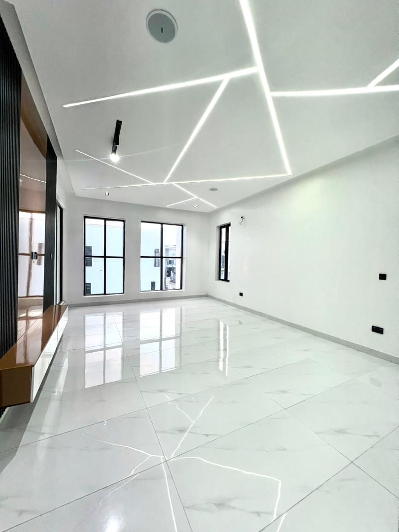 23972 5-Bedroom Detached House + Swimming Pool & BQ