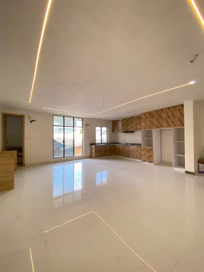 2-BEDROOM APARTMENT WITH ELEVATOR & GYM