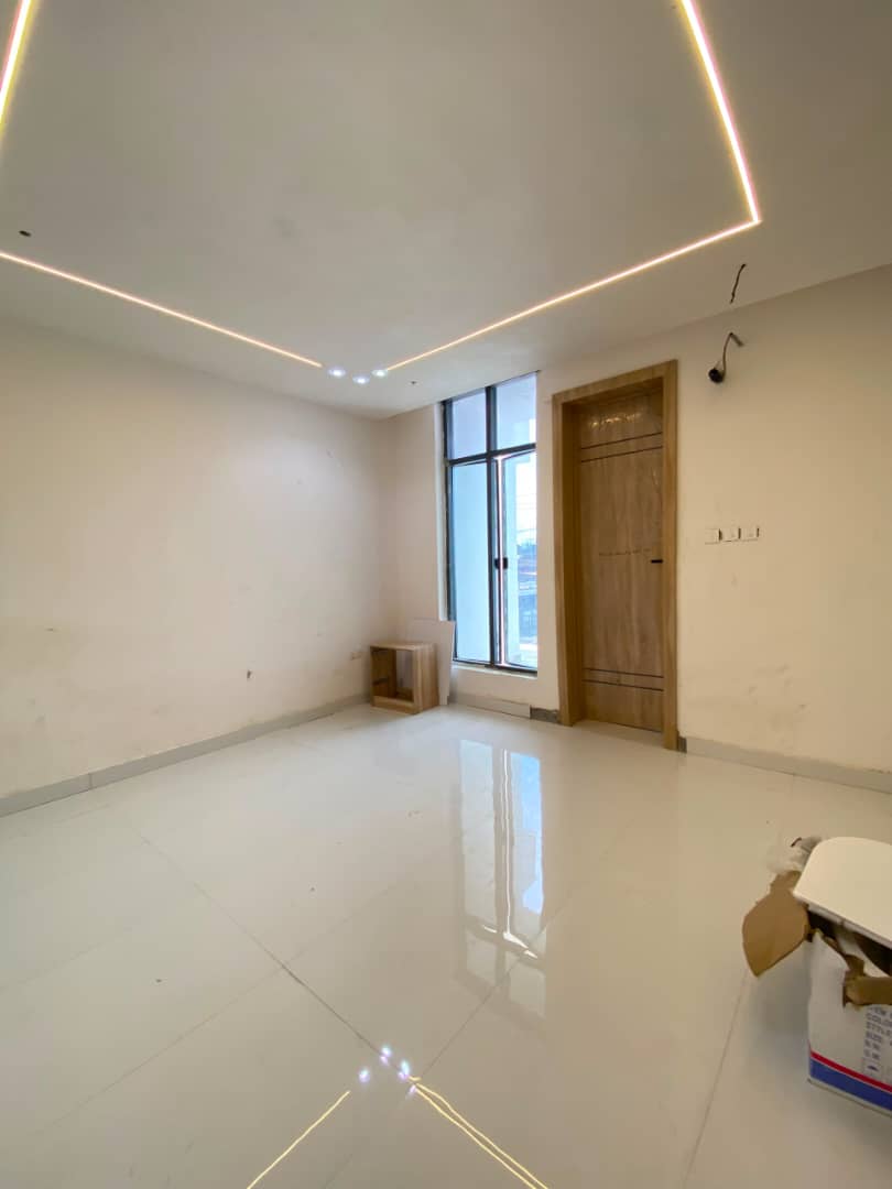 2-BEDROOM APARTMENT WITH ELEVATOR & GYM