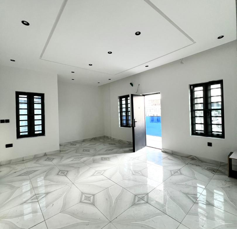 3 & 4 BED TERRACED DUPLEX WITH GYM & S/POOL