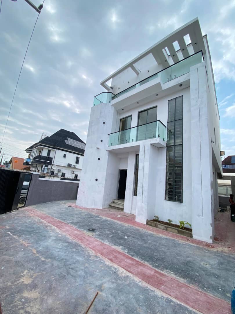 LUXURY 5-BEDROOM FULLY DETACHED DUPLEX WITH BQ