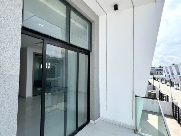 5 BEDROOM DETACHED DUPLEX WITH S/POOL, & BQ