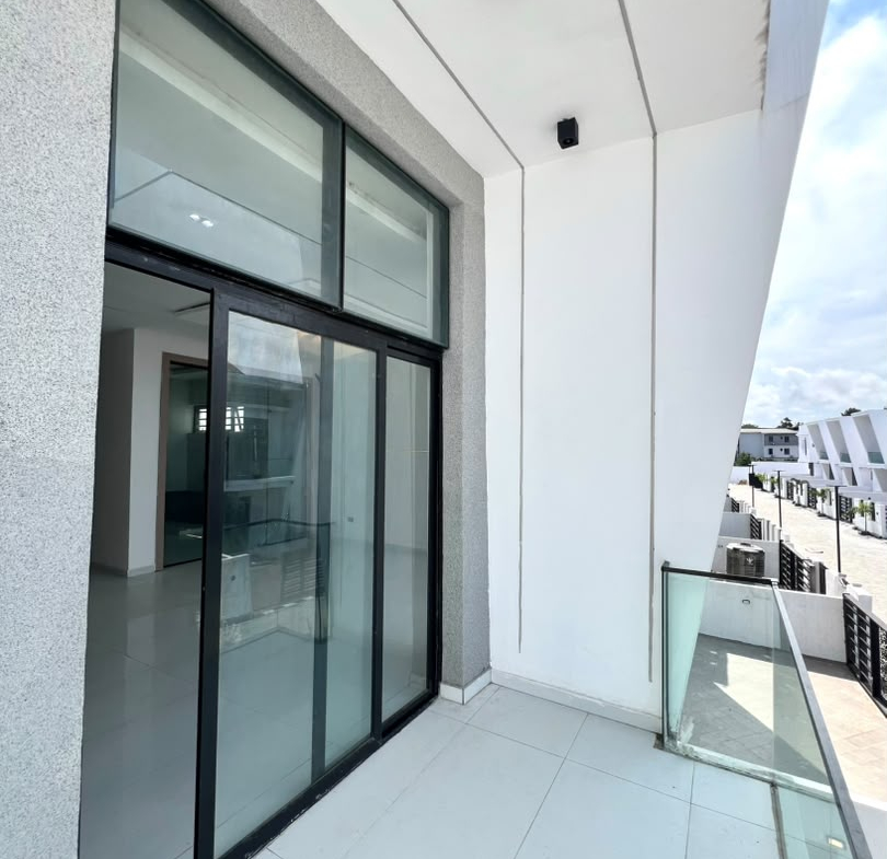 5 BEDROOM DETACHED DUPLEX WITH S/POOL, & BQ