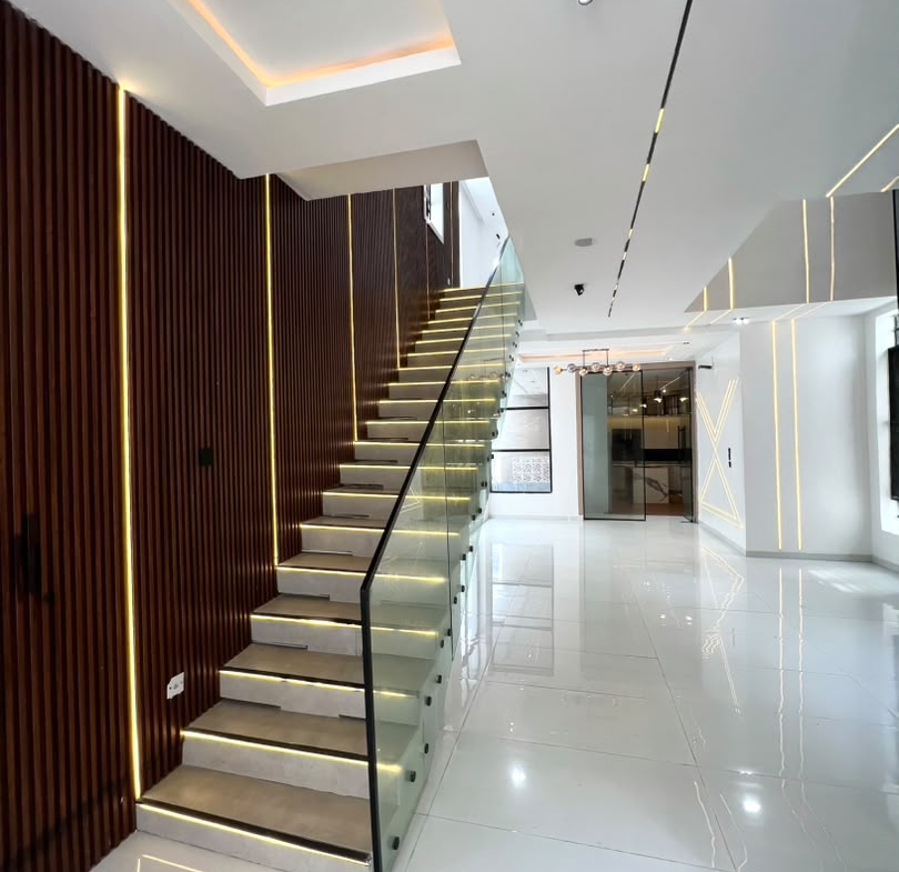 5 BEDROOM DETACHED DUPLEX WITH S/POOL, & BQ