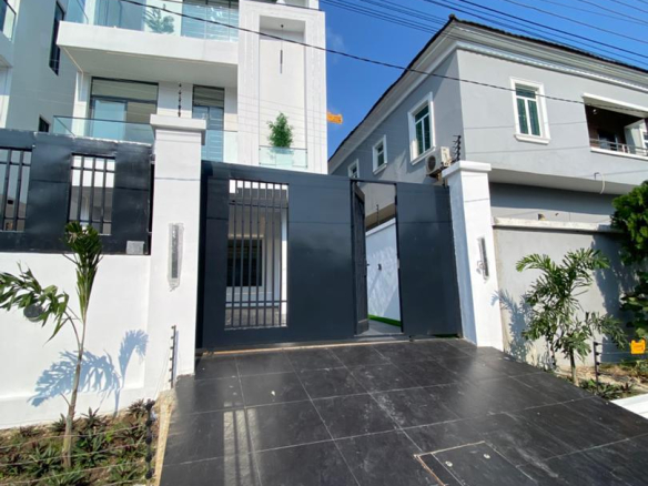 5 Bedroom Fully-Detached Duplex with BQ & Indoor Pool