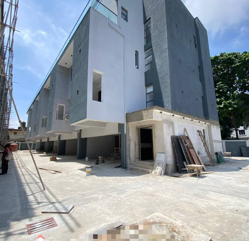 4-BEDROOM TERRACED DUPLEX + BQ