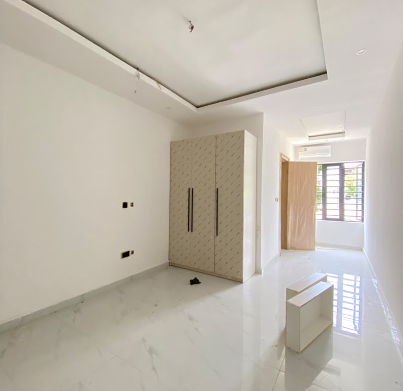 4-BEDROOM TERRACED DUPLEX + BQ