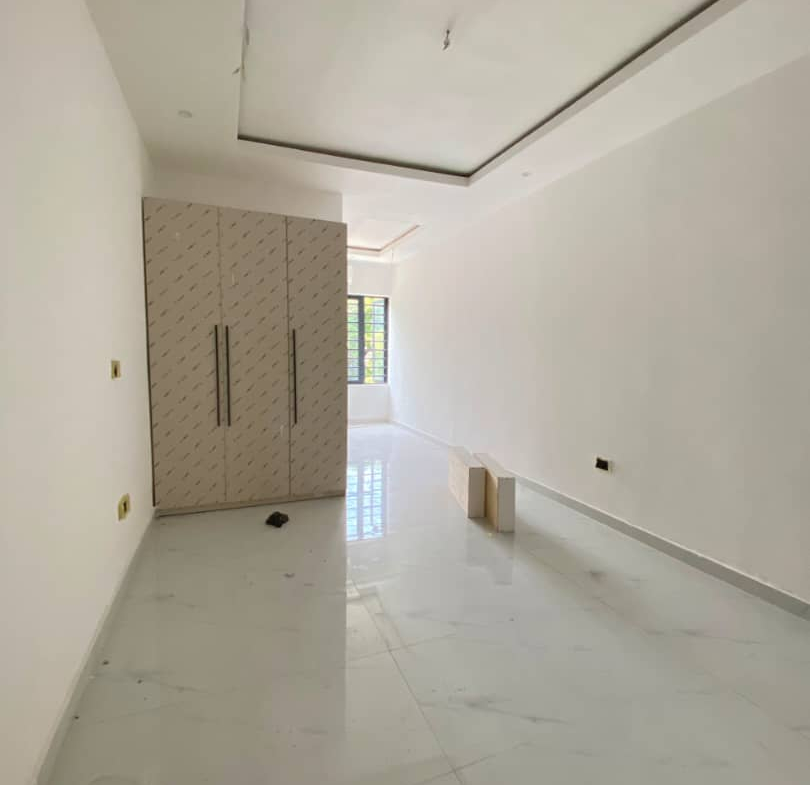 4-BEDROOM TERRACED DUPLEX + BQ