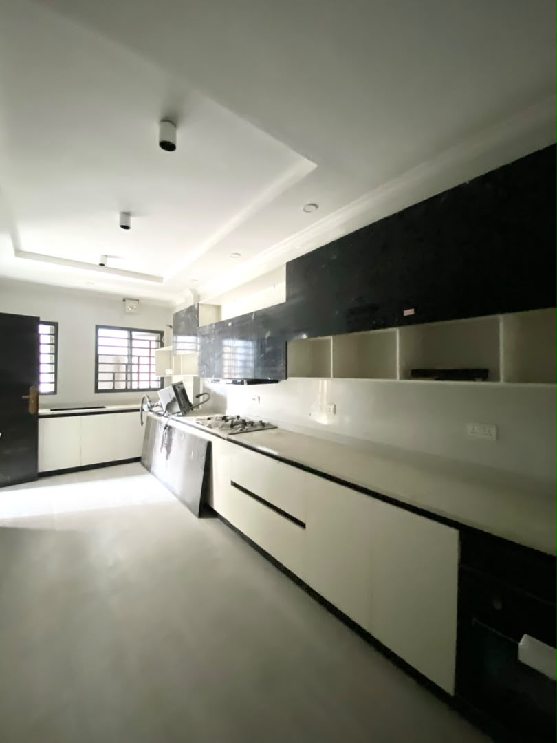 zivo10 4 BEDROOM APARTMENT WITH ELEVATOR