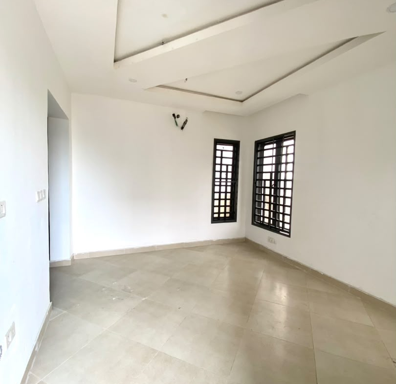 4 BEDROOM APARTMENT WITH ELEVATOR