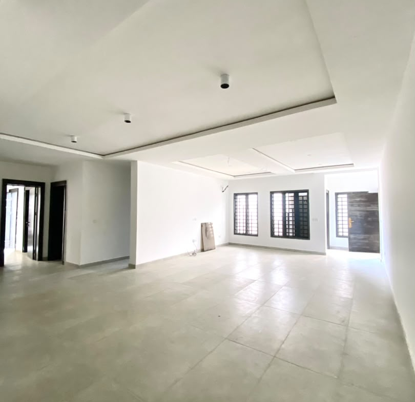 4 BEDROOM APARTMENT WITH ELEVATOR