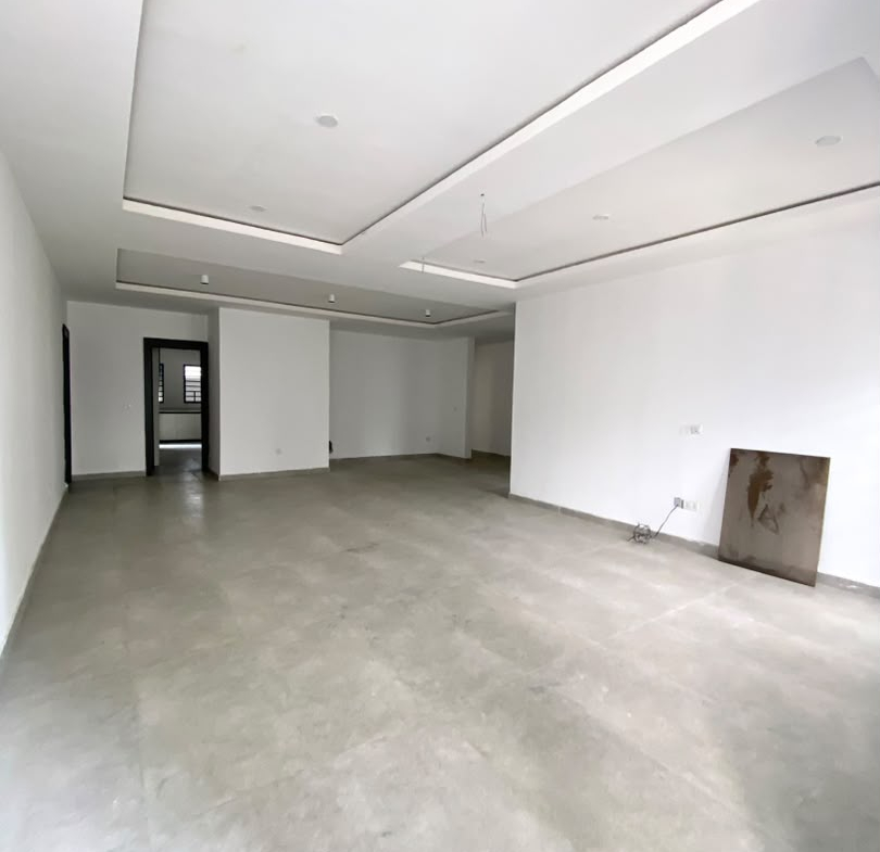 4 BEDROOM APARTMENT WITH ELEVATOR