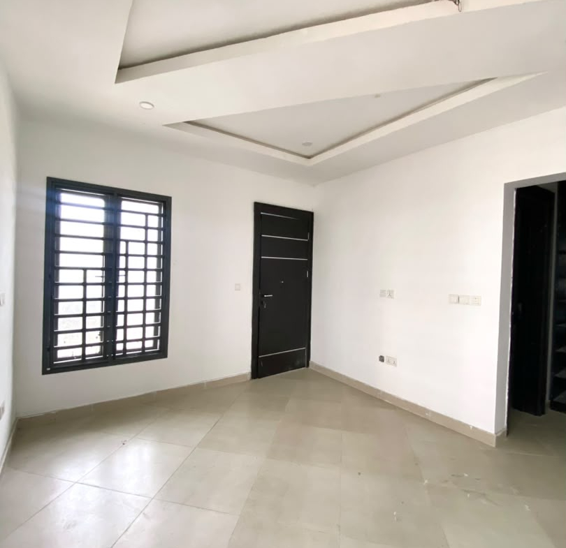 4 BEDROOM APARTMENT WITH ELEVATOR