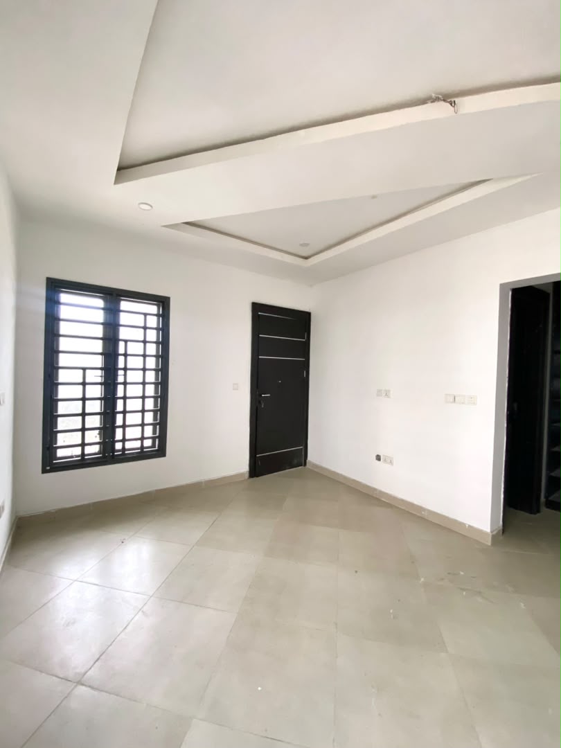 zivo8 4 BEDROOM APARTMENT WITH ELEVATOR